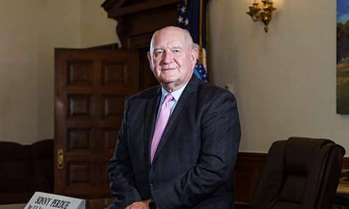 Photo for news article 正版bbin平台下载 names Sonny Perdue the new USG chancellor